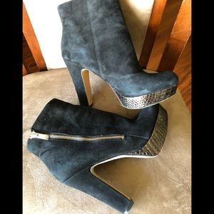 VINCE CAMUTO PLATFORM BOOTIE SUEDE
